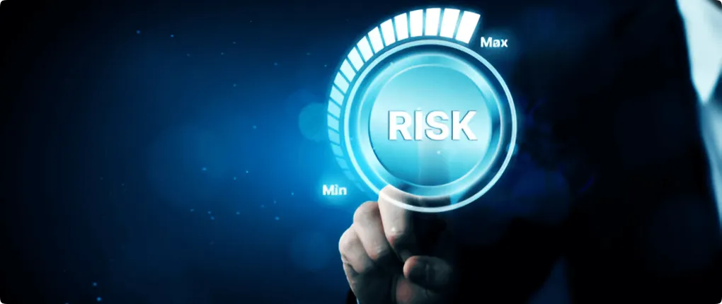 A man dressed in a suit holds a risk button, illustrating the concept of evaluating risks in a corporate environment.